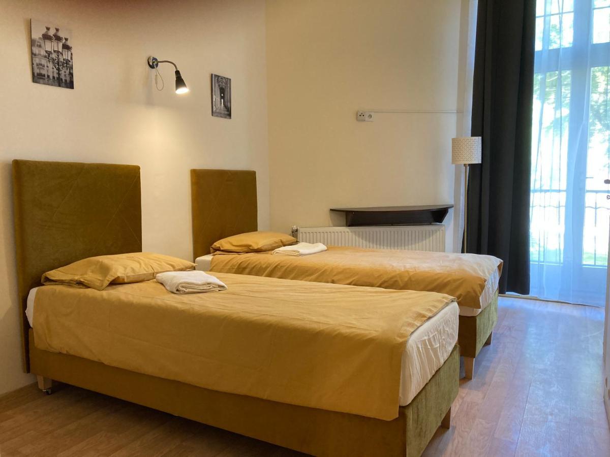 Aparthotel Hello *